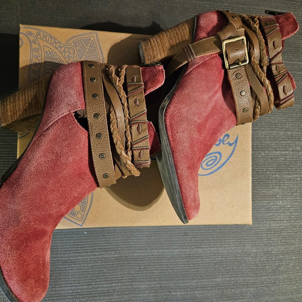 Naughty Monkey Cuthbert ankle boots red suede 8.5M - Picture 4 of 7